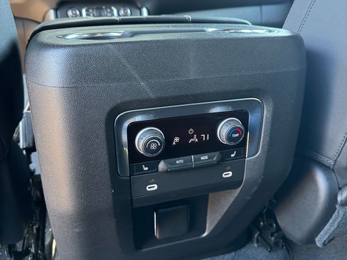 Used 2021 Chevrolet Tahoe Premier AWD/4WD image 19