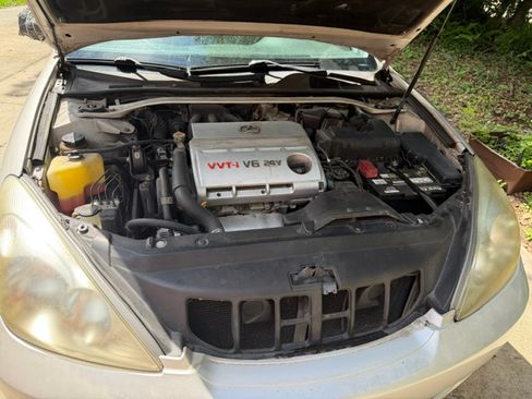 Used 2002 Lexus ES 330 w/ Premium Pkg FWD image 2
