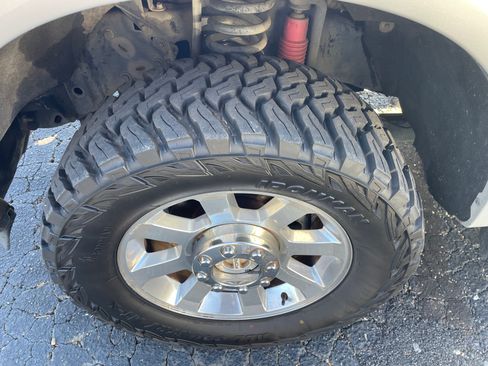 Used 2010 Ford F250 Lariat image 12