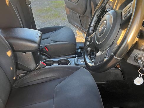 Used 2018 Jeep Wrangler Unlimited Sport image 5