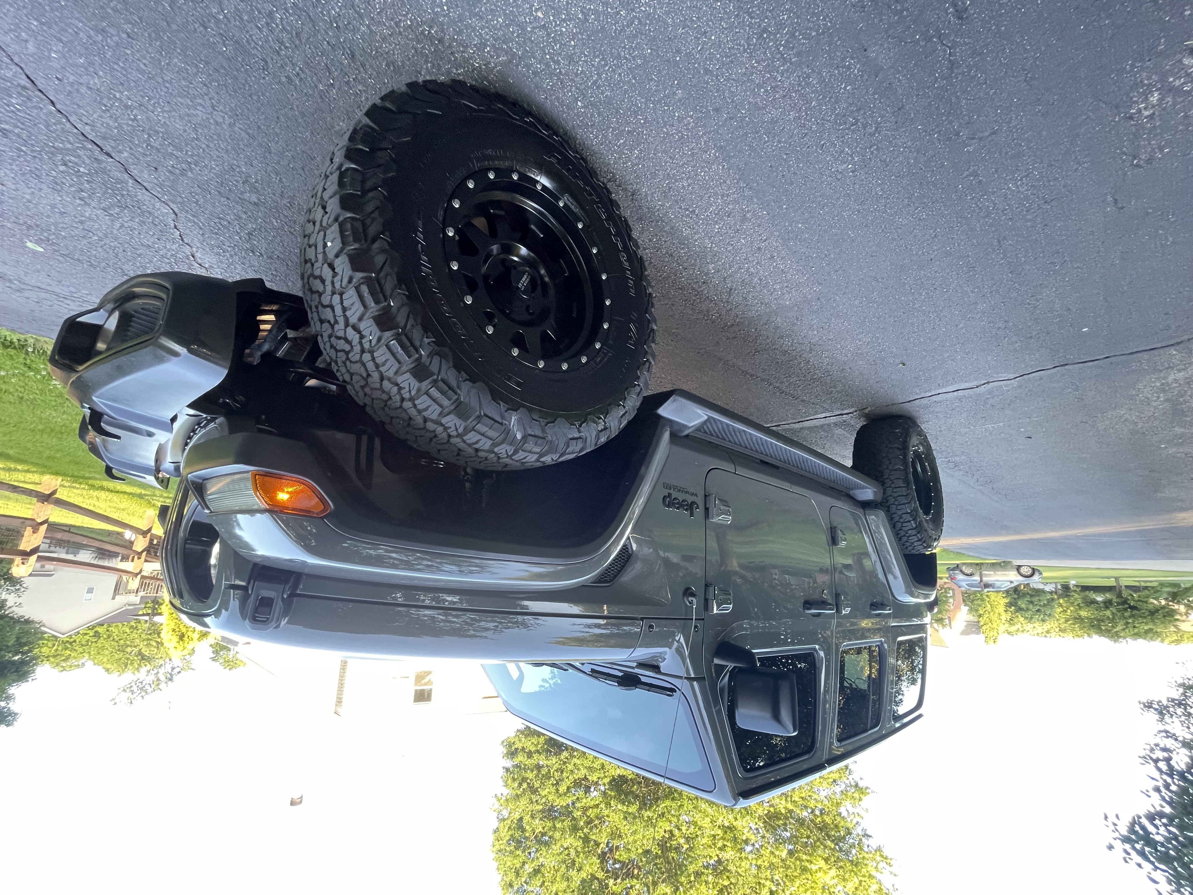 Used 2020 Jeep Wrangler Unlimited Sahara AWD/4WD image 5