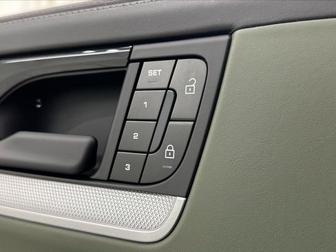 Used 2024 Porsche Cayenne image 21