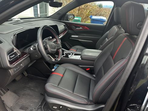 Used 2024 Chevrolet Traverse RS image 17