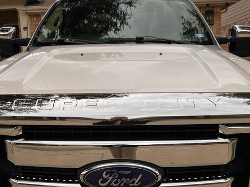 Used 2016 Ford F250 Lariat w/ Lariat Ultimate Package image 2