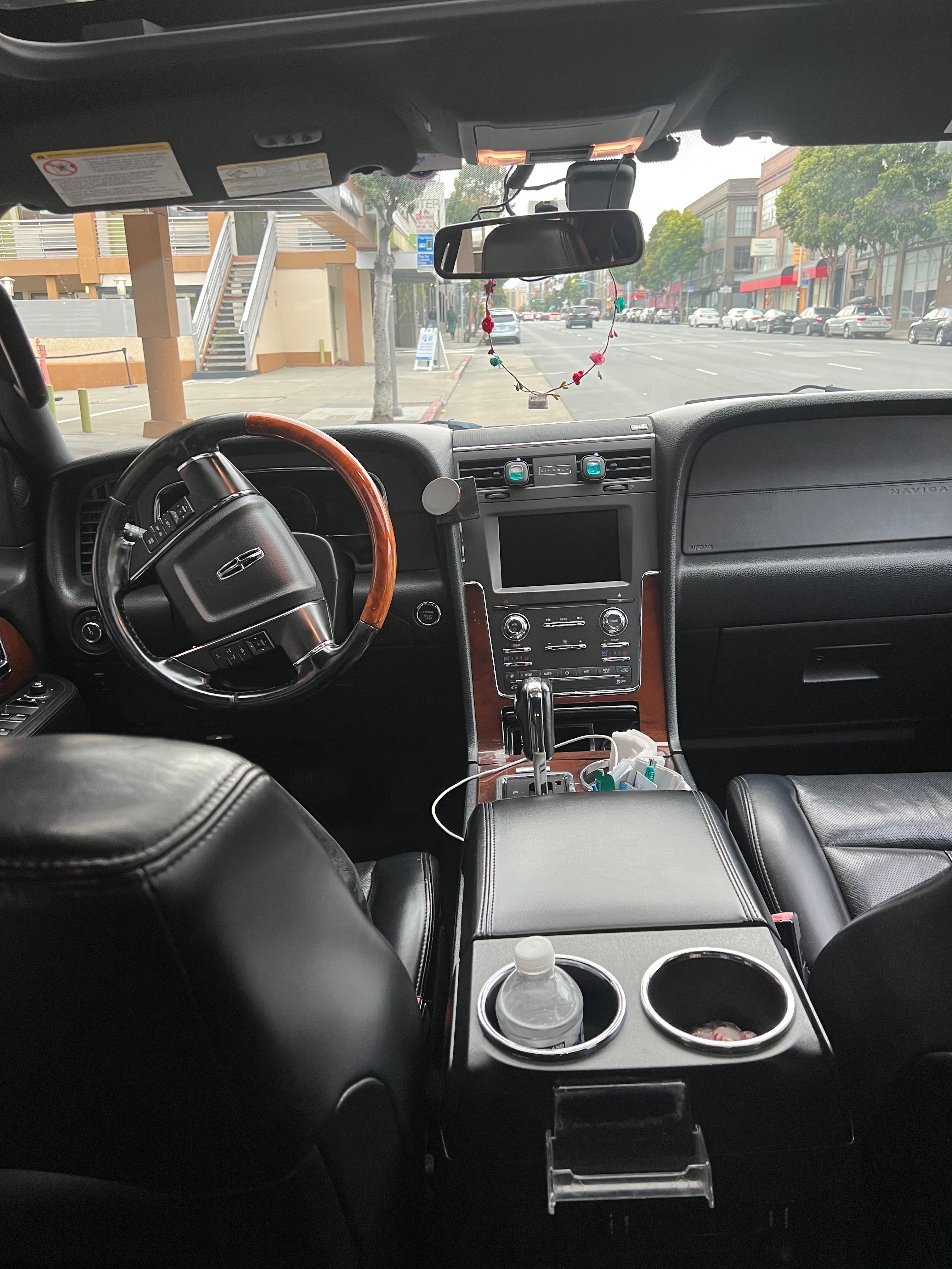 Used 2017 Lincoln Navigator L Select RWD image 5