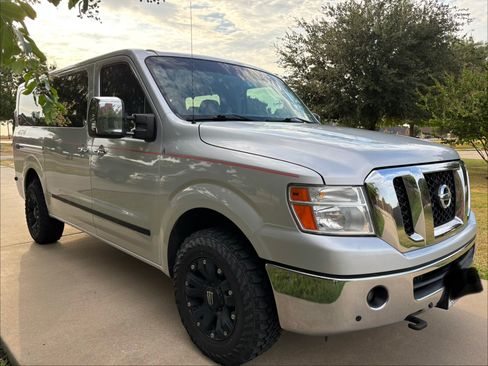 Used 2013 Nissan NV 3500 SL w/ Technology Pkg RWD image 2