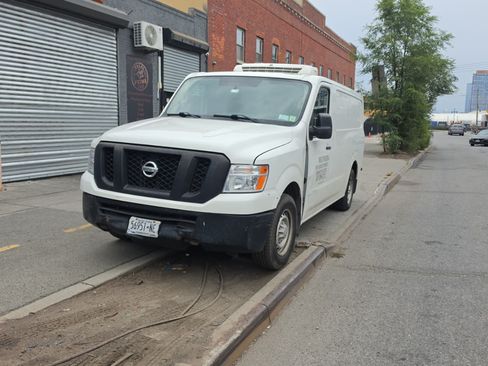 Used 2019 Nissan NV 1500 S w/ Back Door Glass Package RWD image 5