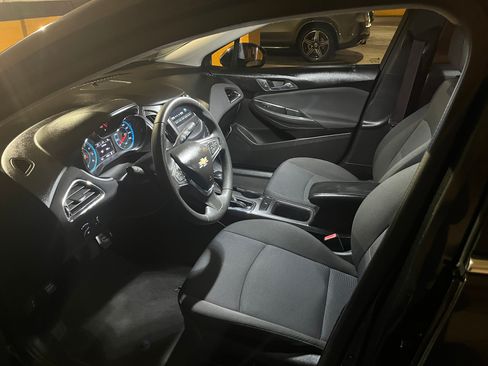 Used 2017 Chevrolet Cruze LT w/ Convenience Package image 10