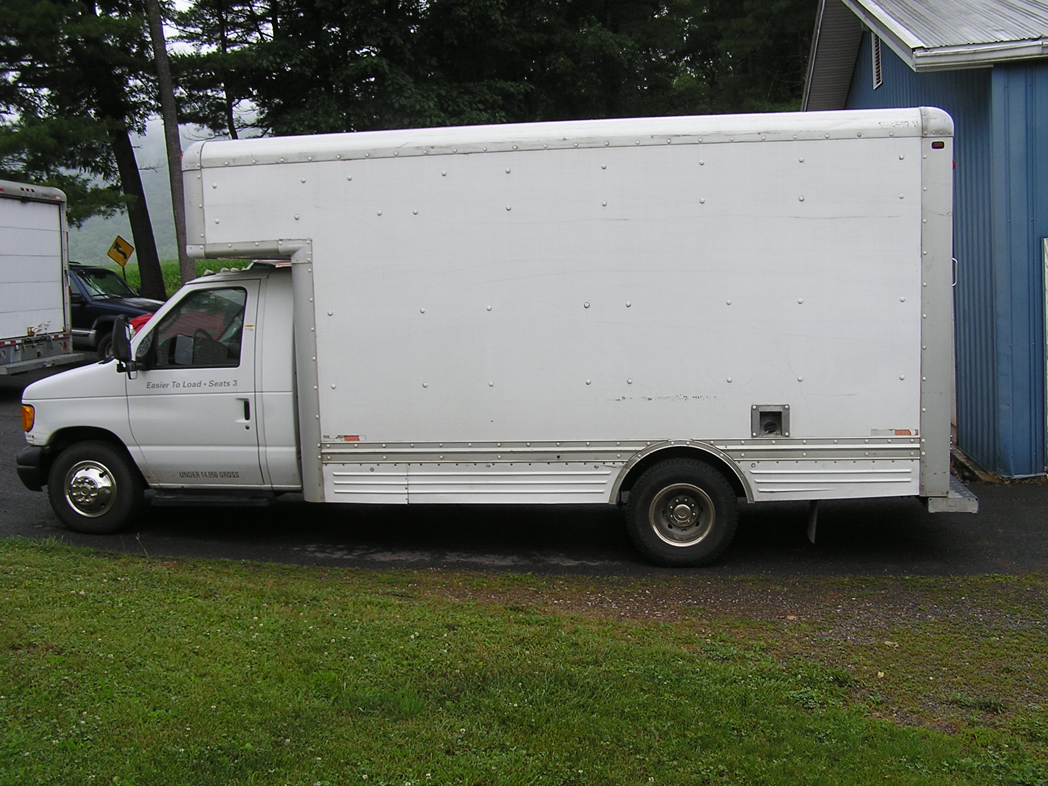 Used 2007 Ford E-450 and Econoline 450 RWD image 2