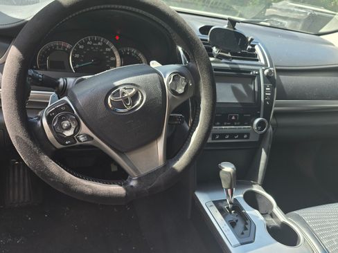 Used 2014 Toyota Camry SE image 12