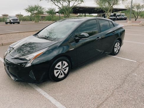 Used 2018 Toyota Prius Two w/ Prius Two Safety Plus Package FWD image 11