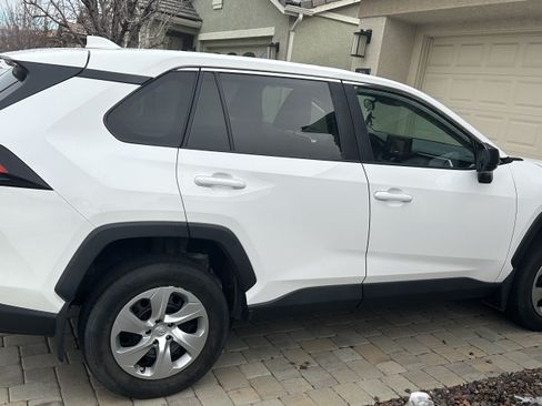 Used 2022 Toyota RAV4 LE image 2