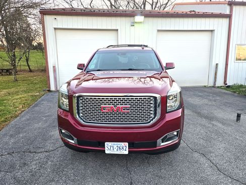 Used 2017 GMC Yukon Denali image 4