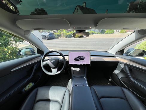 Used 2023 Tesla Model 3 Standard Range image 11