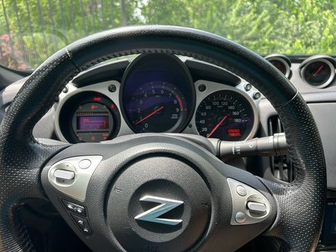 Used 2017 Nissan 370Z Coupe RWD image 9