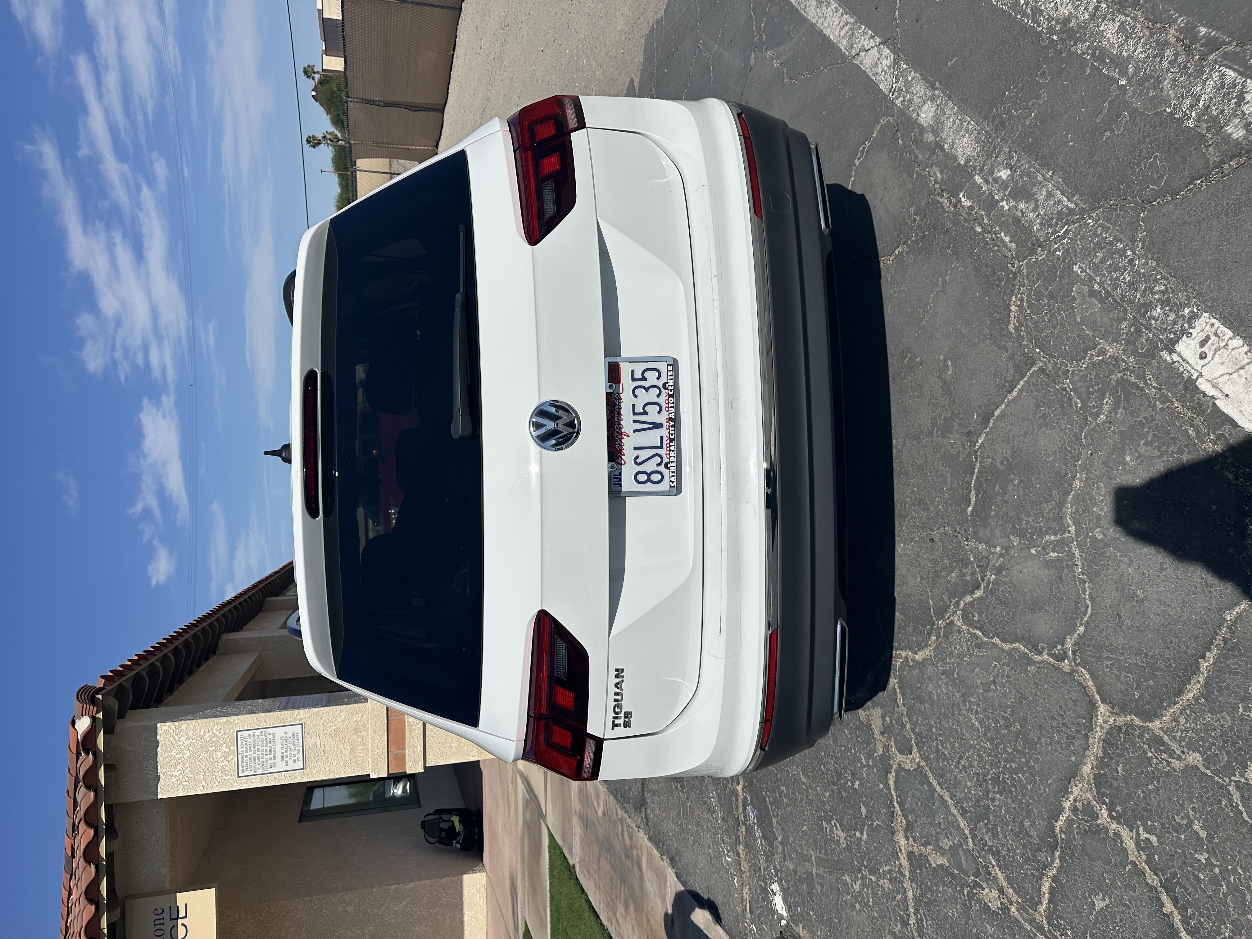 Used 2020 Volkswagen Tiguan SE w/ Panoramic Sunroof Package FWD image 8