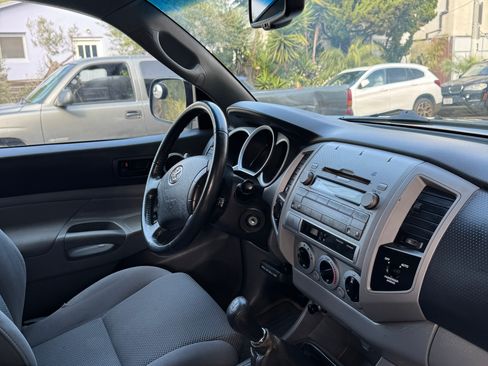 Used 2011 Toyota Tacoma 4x4 Access Cab V6 w/ TRD Off-Road Pkg image 11