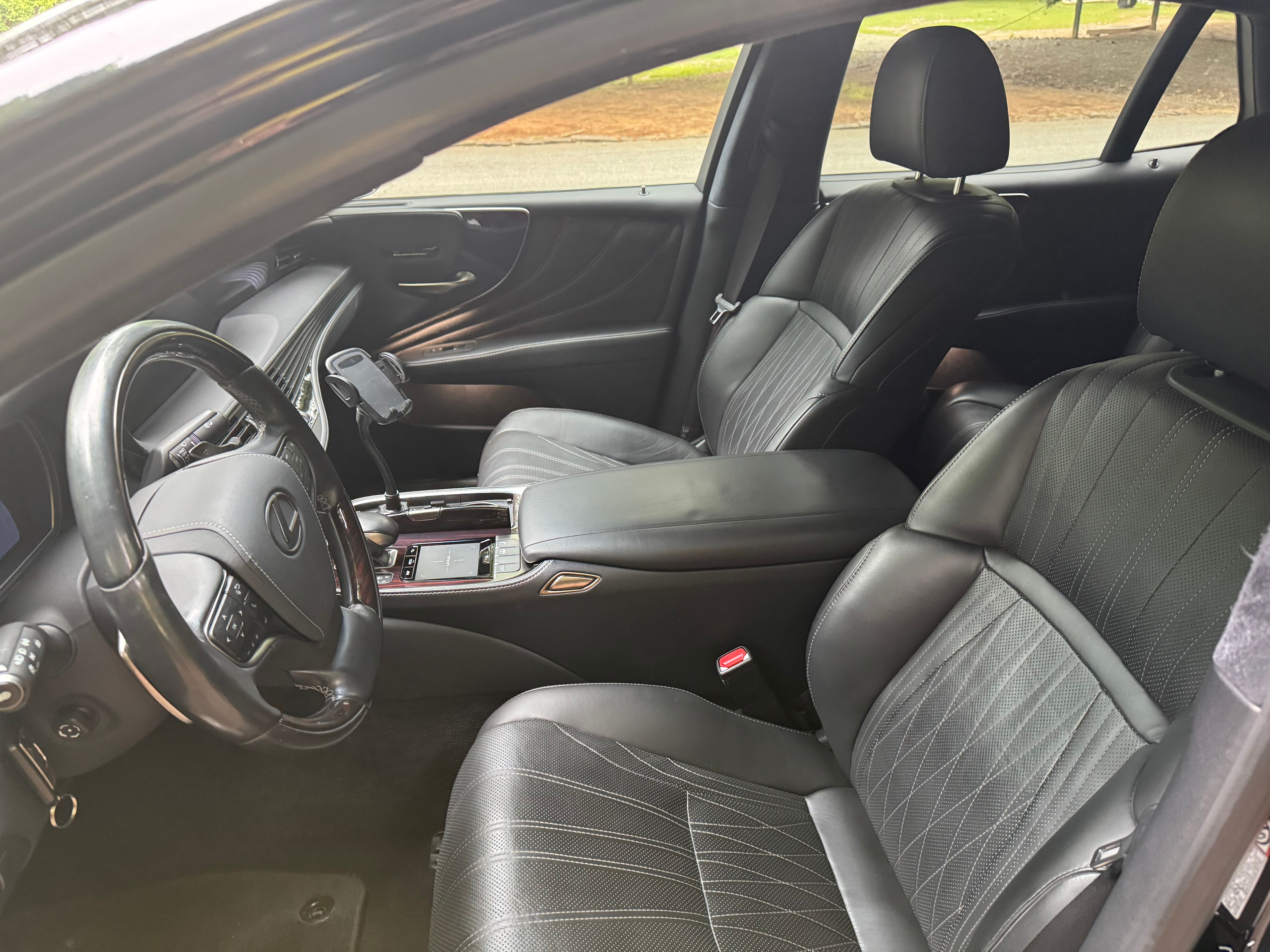 Used 2018 Lexus LS 500 w/ Interior Upgrade Package RWD image 6