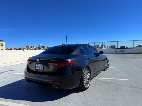 Used 2018 Alfa Romeo Giulia Ti w/ Quick Order Package 22Z Lusso image 9