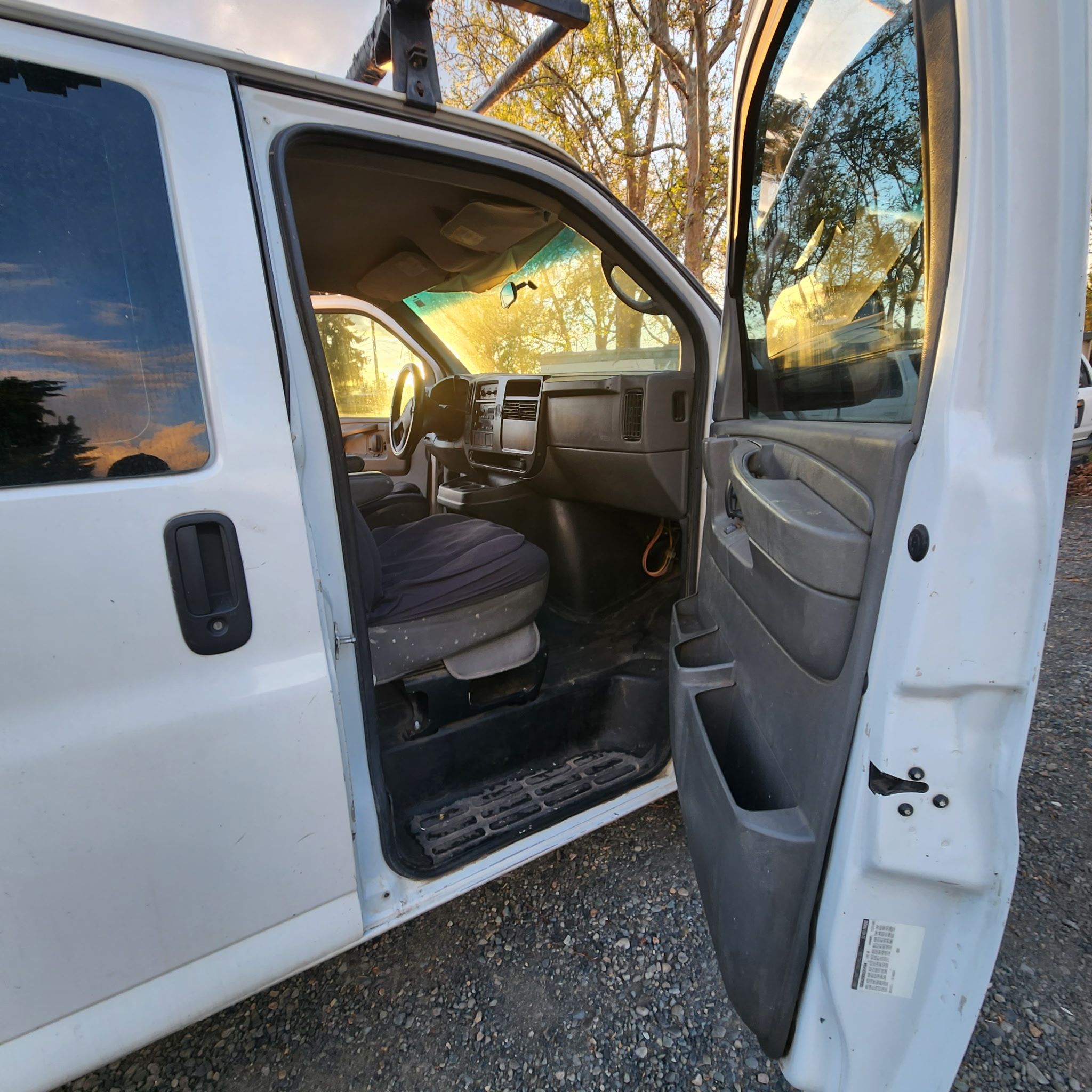 Used 2005 Chevrolet Express 2500 RWD image 8