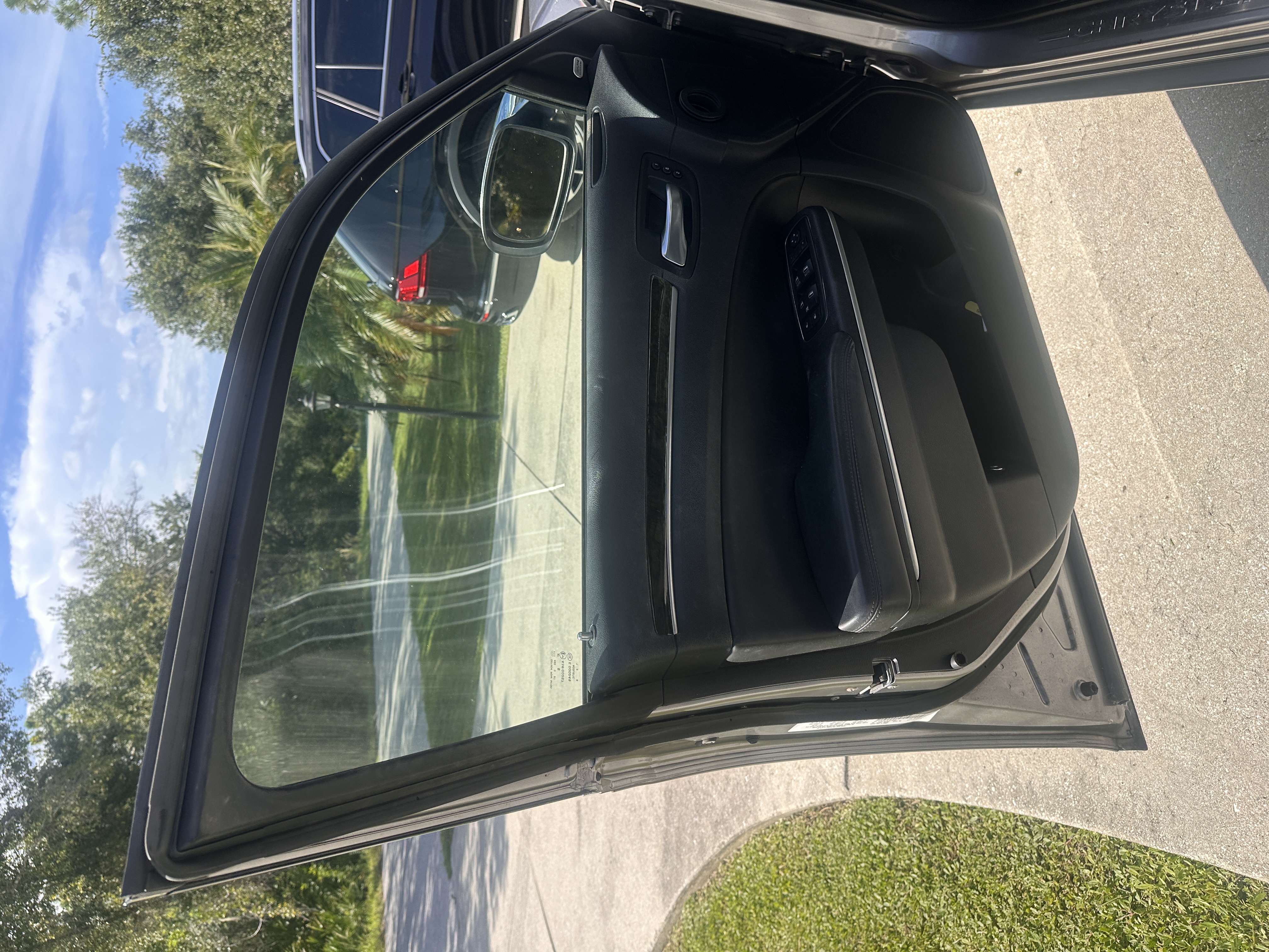 Used 2014 Chrysler 300 C RWD image 13