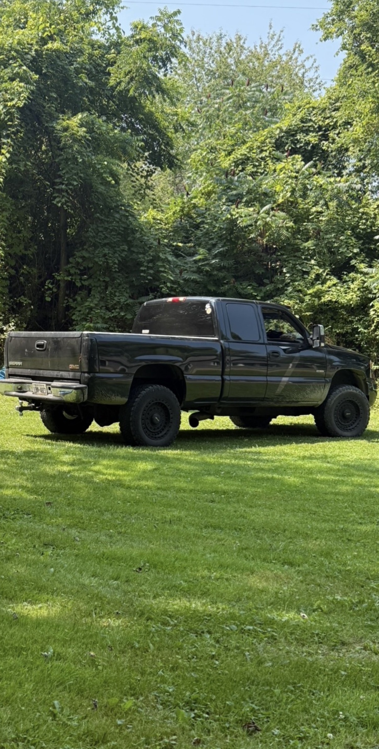 Used 2005 GMC Sierra 2500 SLT w/ Heavy-Duty Power Package AWD/4WD image 2