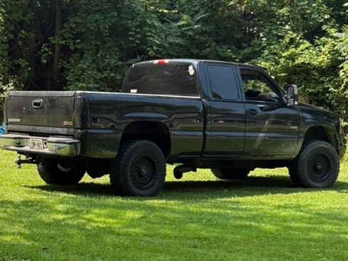 Used 2005 GMC Sierra 2500 SLT w/ Heavy-Duty Power Package AWD/4WD image 2