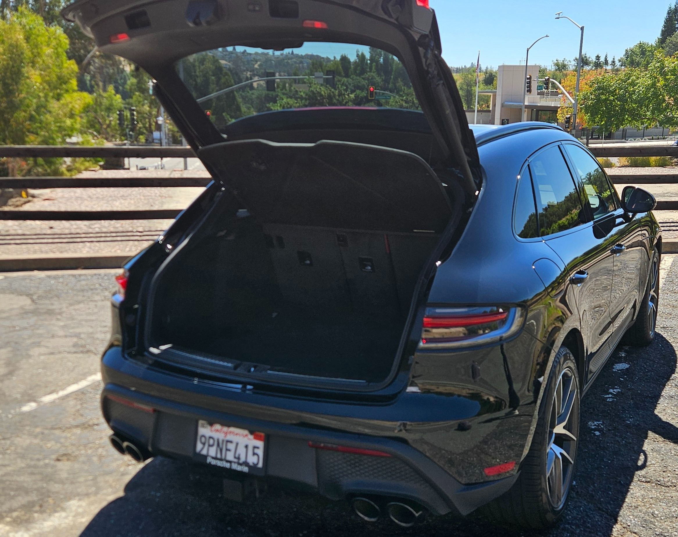 Used 2024 Porsche Macan S AWD/4WD image 9