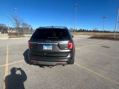 Used 2016 Ford Explorer XLT image 11
