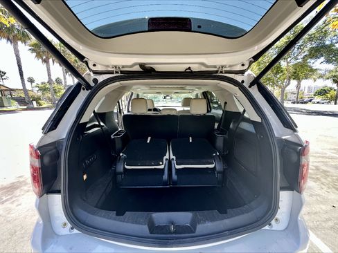 Used 2017 Ford Explorer Platinum image 9