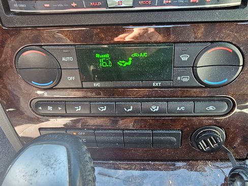 Used 2005 Ford Five Hundred SEL image 16