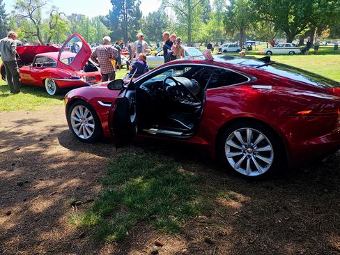 Used 2017 Jaguar F-TYPE Coupe image 4