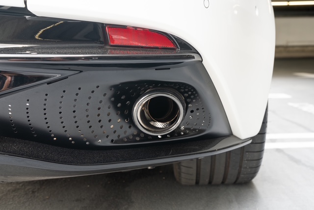 Used 2025 Aston Martin DB12 Convertible RWD image 29
