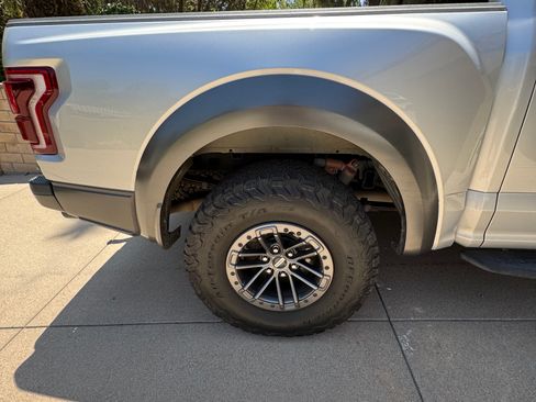 Used 2019 Ford F150 Raptor w/ Equipment Group 802A Luxury AWD/4WD image 8