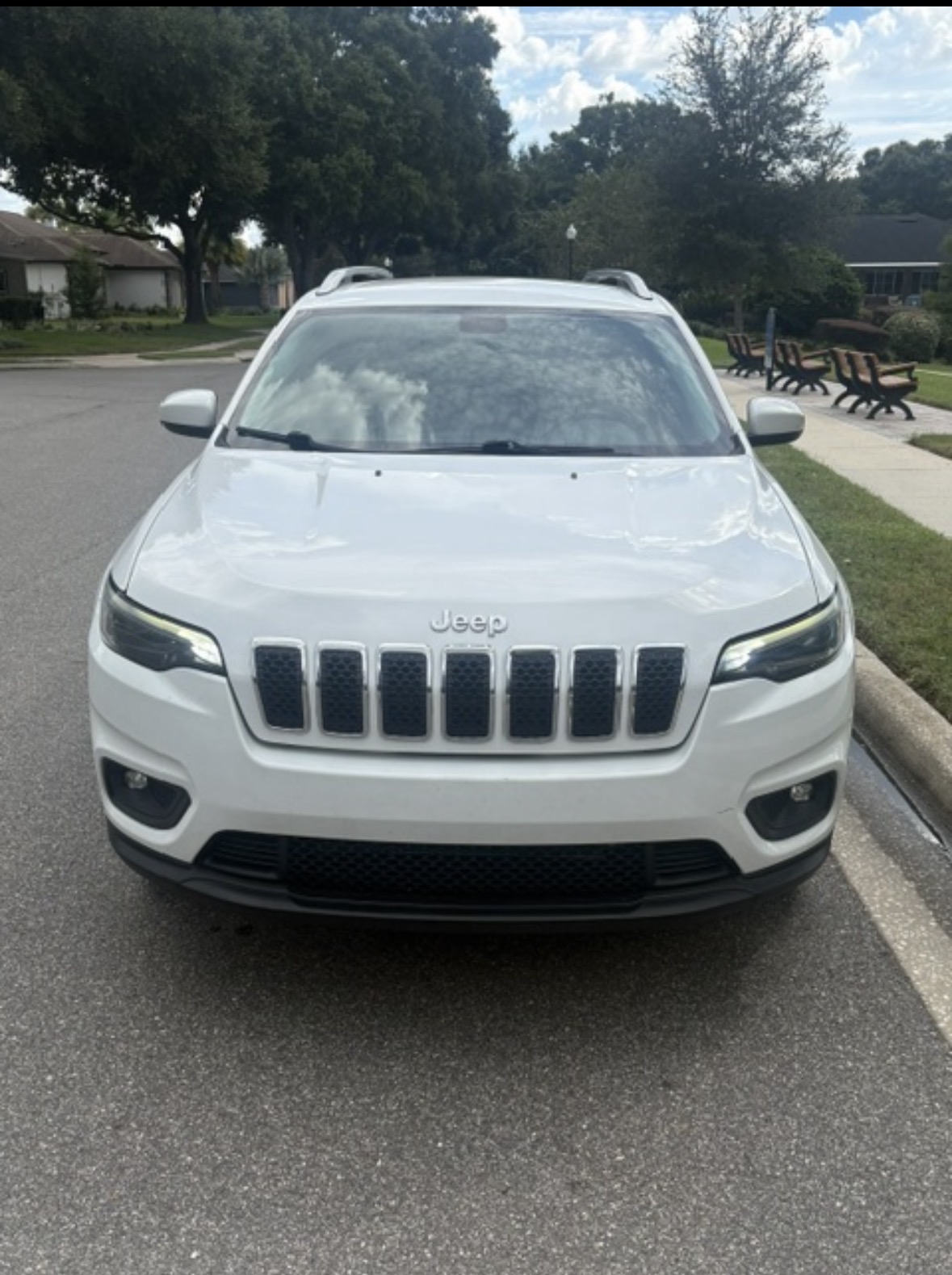 Used 2019 Jeep Cherokee Latitude Plus w/ Trailer Tow Group AWD/4WD image 4