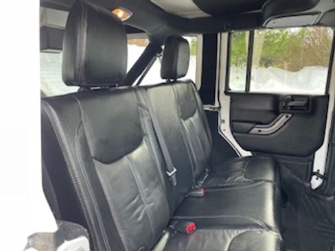 Used 2018 Jeep Wrangler Unlimited Sahara image 24