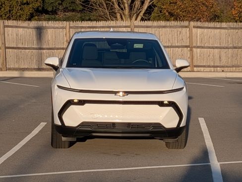 Used 2025 Chevrolet Equinox EV LT image 10