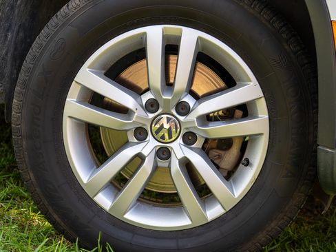 Used 2013 Volkswagen Tiguan S FWD image 11