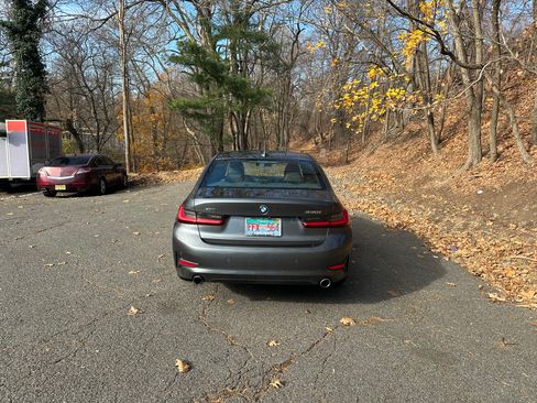 Used 2019 BMW 330i xDrive Sedan w/ Premium Package image 4