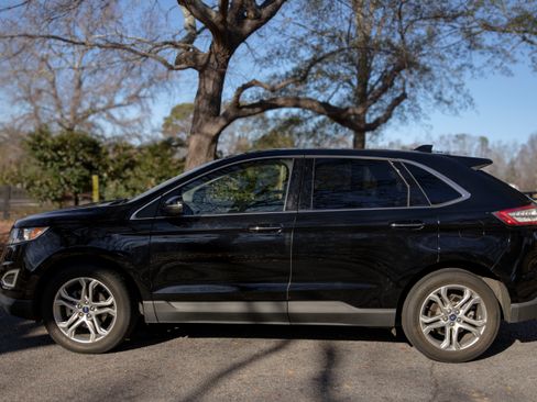 Used 2017 Ford Edge Titanium image 1