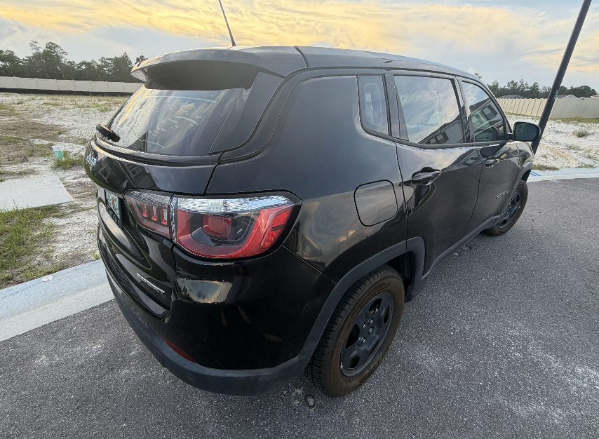 Used 2018 Jeep Compass Sport w/ Tech Group FWD image 4