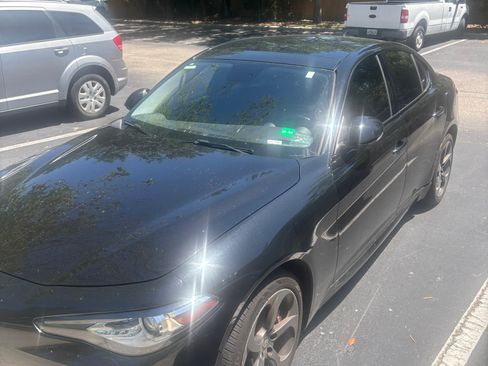 Used 2017 Alfa Romeo Giulia AWD image 5