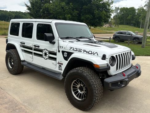Used 2018 Jeep Wrangler Unlimited Rubicon w/ LED Lighting Group AWD/4WD image 4