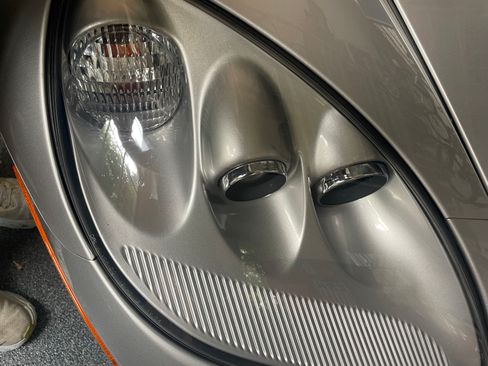 Used 2006 Chevrolet Corvette Convertible w/ Preferred Equipment Group RWD image 11