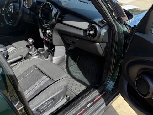 Used 2017 MINI Cooper 4-Door Hardtop image 12