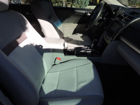 Used 2013 Toyota Camry LE image 16