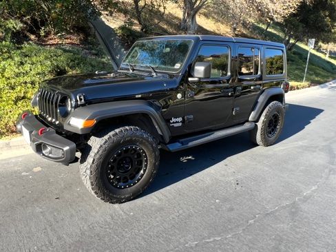 Used 2019 Jeep Wrangler Unlimited Sport S AWD/4WD image 2