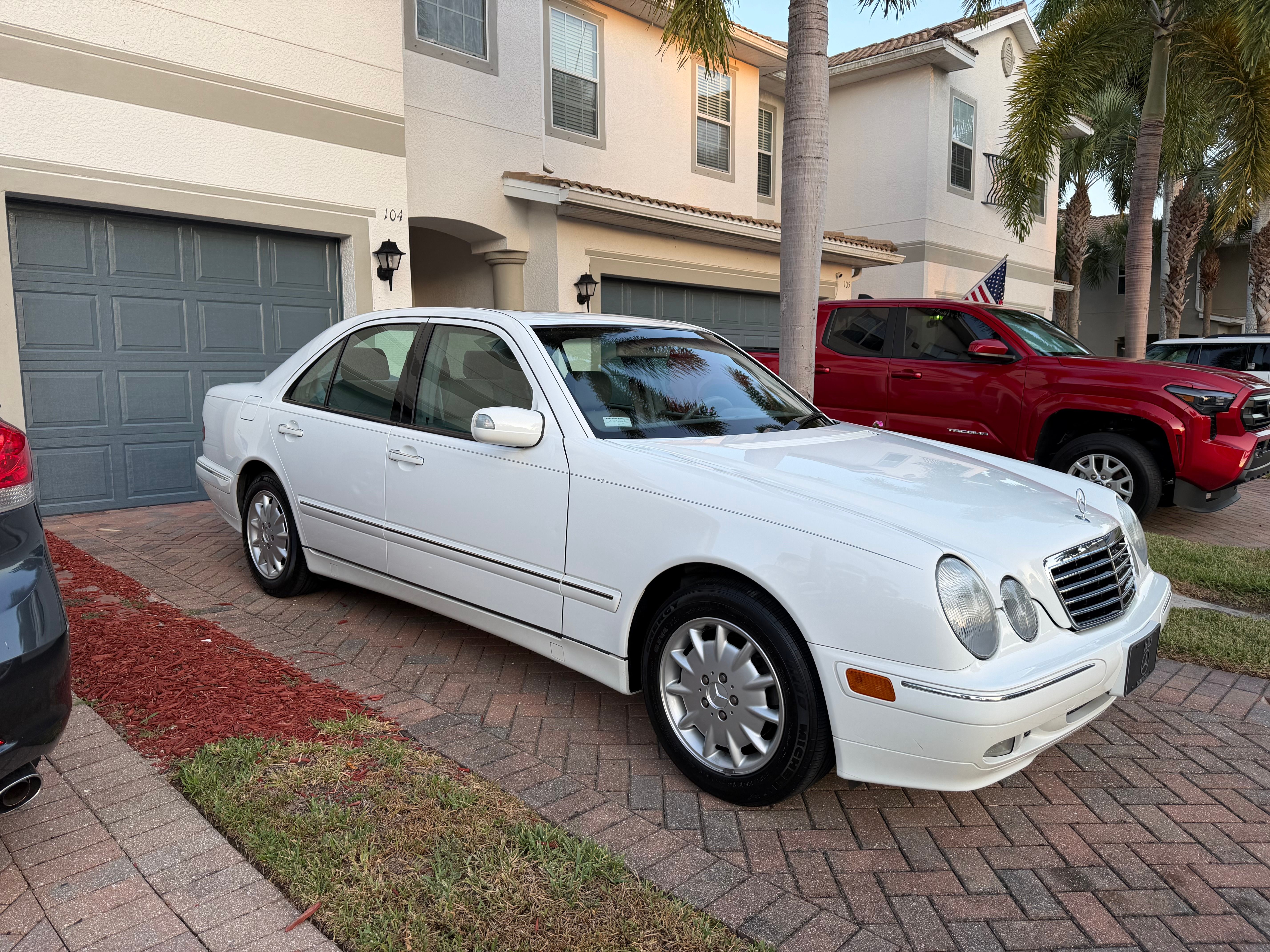 Used 2000 Mercedes-Benz E 320 Sedan image 6