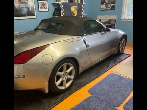 Used 2004 Nissan 350Z Touring image 1