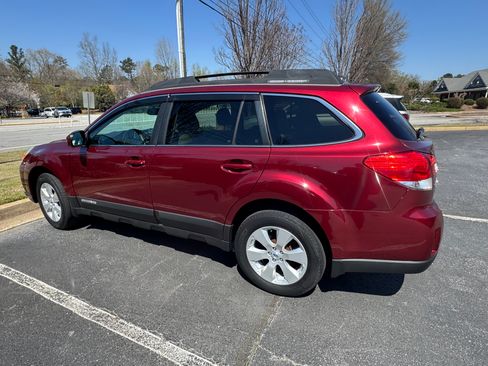 Used 2011 Subaru Outback 2.5i Limited w/ PWR Moonroof Pkg image 9
